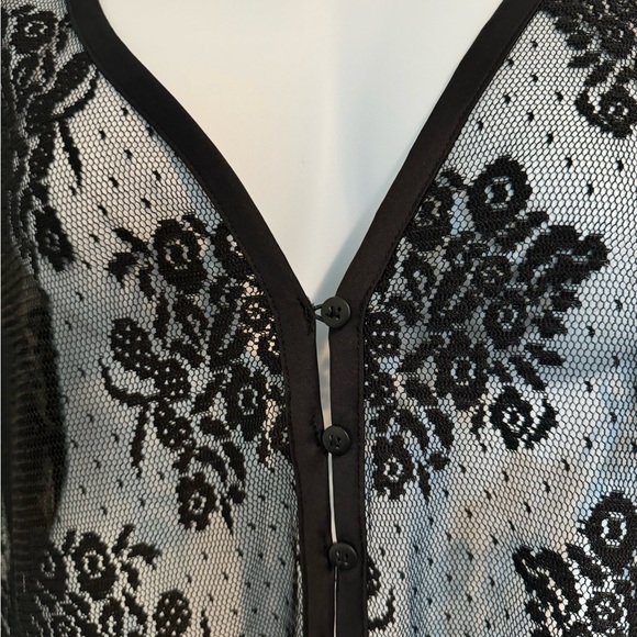 NWT Lane Bryant Lace Peplum Top or Overpiece. Black. Flutter Skeeves. Size 26/28 - Picture 2 of 9